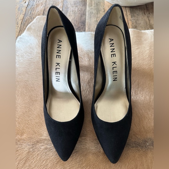 Anne Klein Tonia Suede Black High Heels Gold Heel Band 9 - Picture 4 of 12